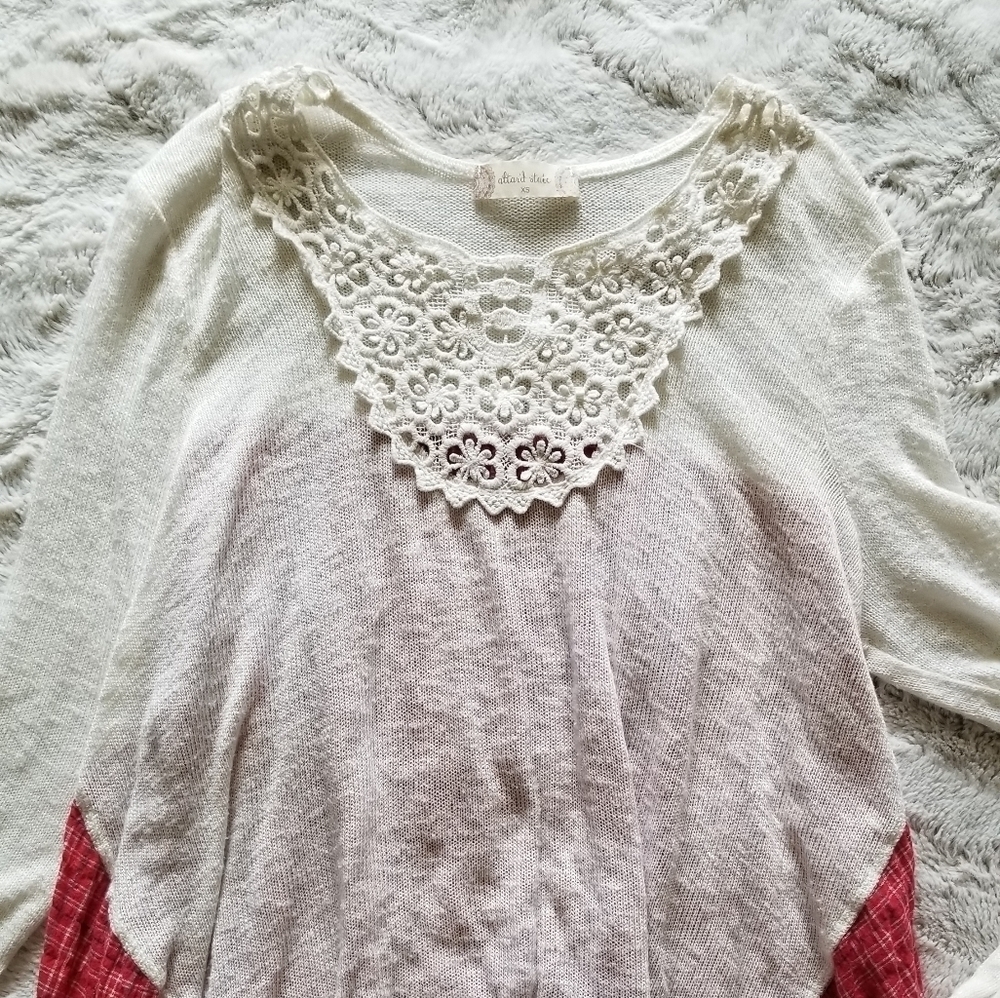 ✨️CL Altar'd‎ State White Knit Red Plaid Underlay XS